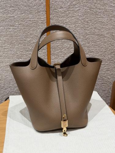 Hermès 18cm