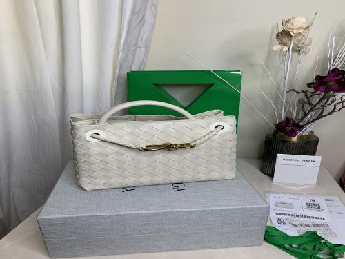 Bottega veneta 25cm sea salt