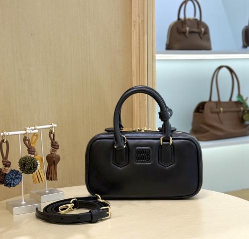 Miu Miu 22cm