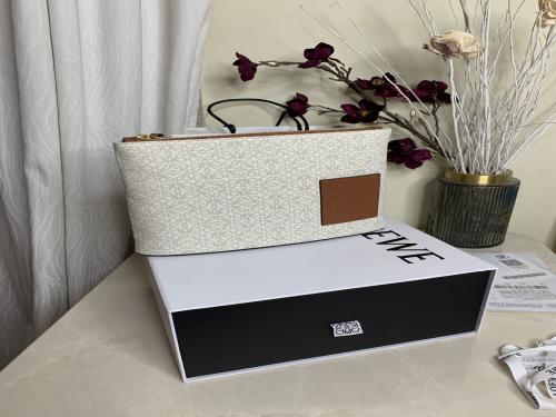 Loewe pouch