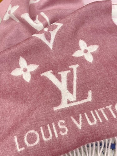 Lv scarf