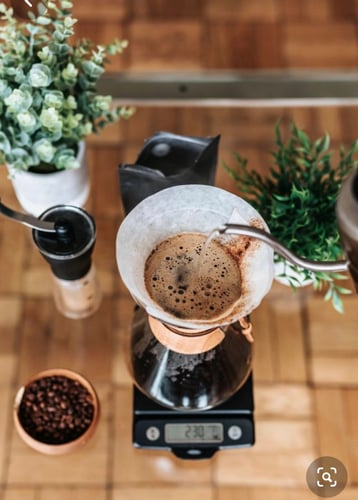 اداة كيمكس زجاجي 400 مل مع مسكه من الخشب الفاخر