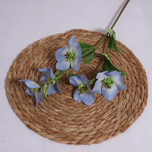 غصن بزهور ازرق فاتح