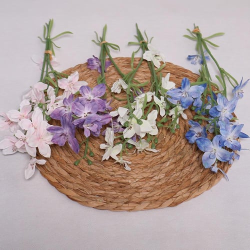 زهور برية ابيض