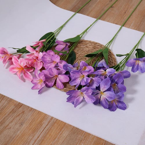 زهور الألستروميريا ازرق