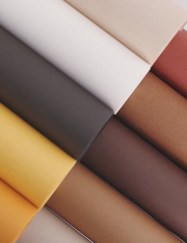 رول ورقي أسود