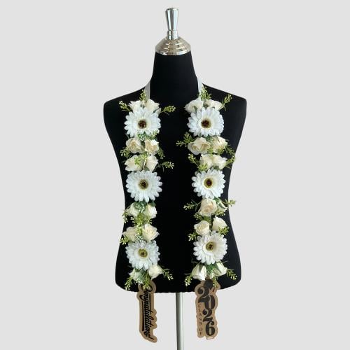 قلادة تخرج فاخرة Luxury graduation necklace