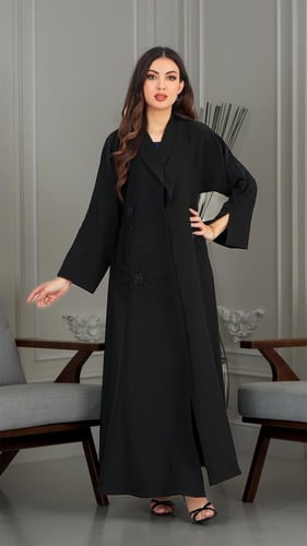 عبايه سوده بتطريز اسود ربع كلوش