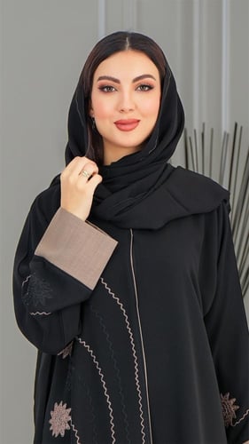 عباية سوداء أكمام بيج ومطرزه بيج
