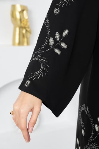 عبايه تطريز ف الاكمام ومن الجوانب