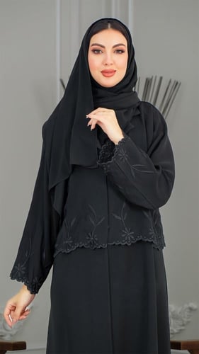 عبايه كريب بتطريز اسود
