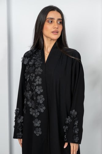 عباية ربع كلوش مطرز اسود