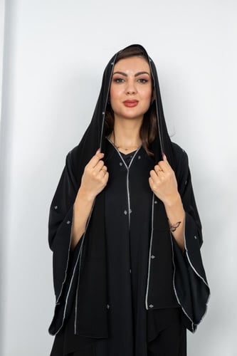 عباية نواعم تطريز خفيف اكمام كلوش قصة ربع كلوش