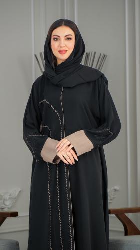 عباية سوداء أكمام بيج ومطرزه بيج