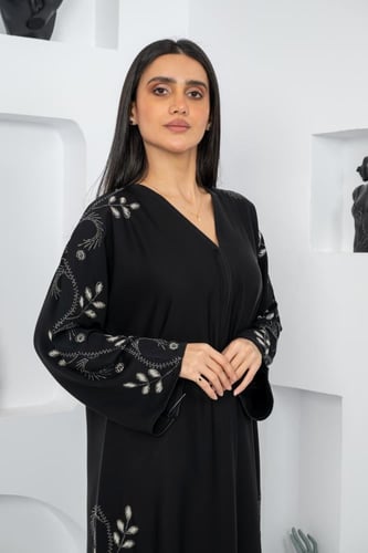 عبايه تطريز ف الاكمام ومن الجوانب