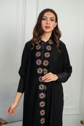 كريب خفيف نص كلوش مطرز بالورد واكمام استرتش ضيقة