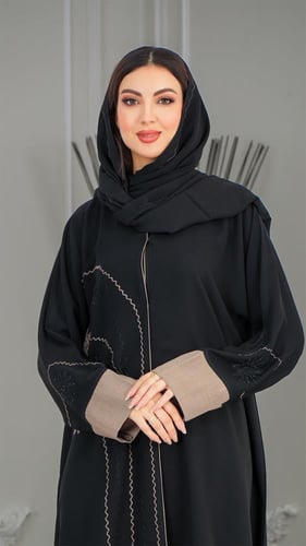 عباية سوداء أكمام بيج ومطرزه بيج