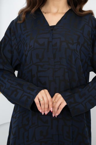 عبايه باللون كحلي كلوش