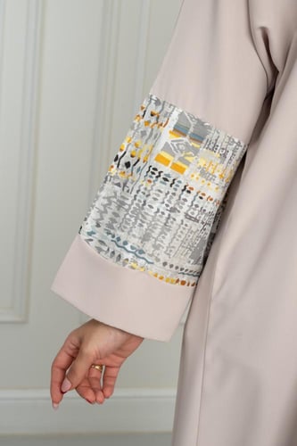 عبايه بلون بيج