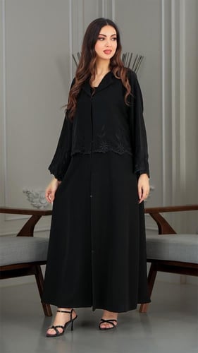 عبايه كريب بتطريز اسود