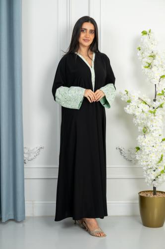 عبايه ملكي فاخر بتطريز لون تفاحي ف الاكمام