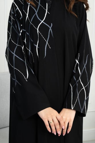 كريب اسود مطرز بدرجات الرمادي