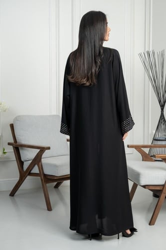 عباية نواعم بتطريز الوان في الاكمام