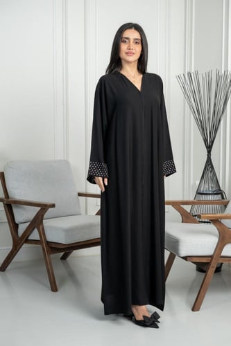 عباية نواعم بتطريز الوان في الاكمام