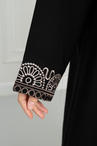 عبايه كريب مع قيطان اسود