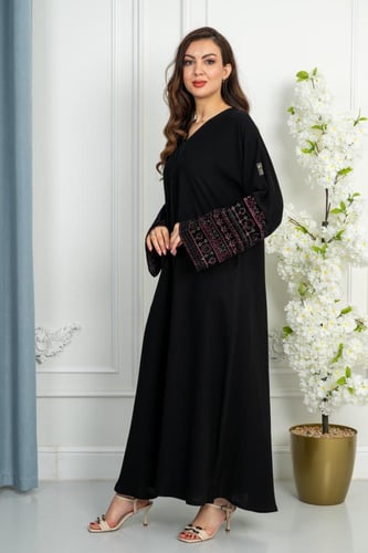 عبايه كريب ملكي ب اكمام مطرزه