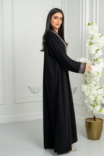 عبايه كريب مع قيطان اسود