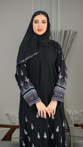 عباية سيراميك كلوش اكمام مطرزه الوان