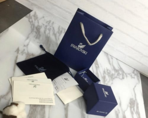 سلسال سوارفسكي بجميع الملحقات مع فاتورة الشراء