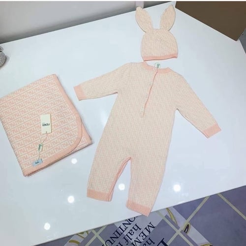 طقم اطفال فندي