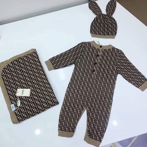 طقم اطفال فندي