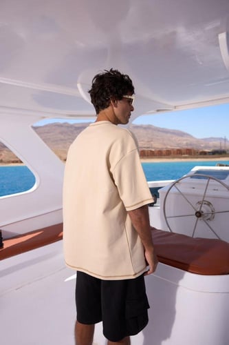 Oversize beige t-shirt