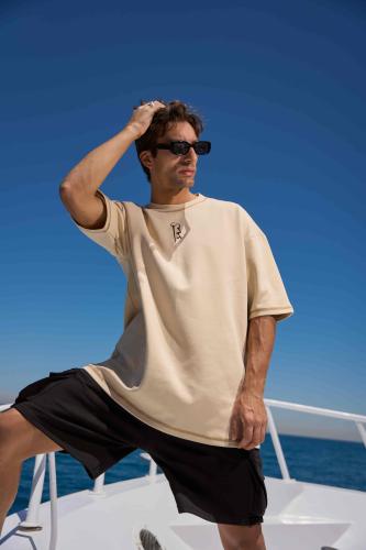 Oversize beige t-shirt