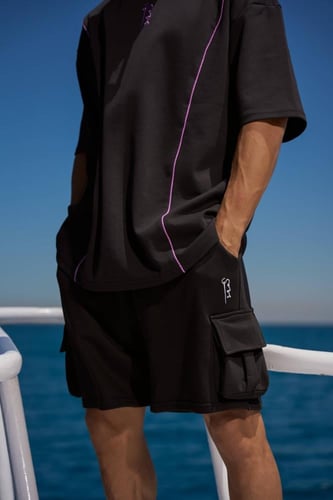 Oversize black t-shirt