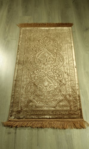 سجاد صلاة حرير بنقشة كلاسيك