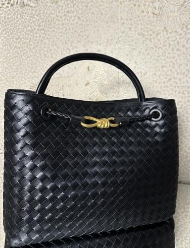 انديامو وسط اسود