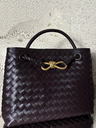 انديامو صغير بني