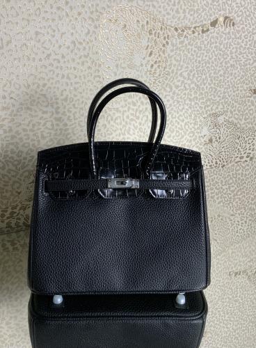 بيركن وسط اسود كروك قفل فضي