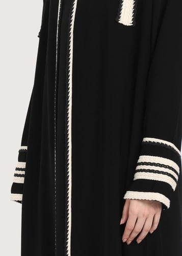 L224 - عباية كريب أسود