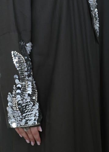 L202- عباية لنن رمادي تطريز