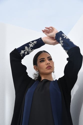 L097- عباية كريب وحرير مغسول كحلي