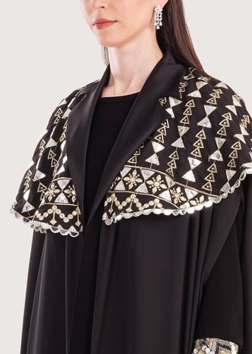 L198 - عباية قطعتين تطريز