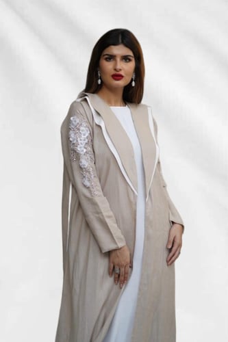 L018- عباية لنن بيج تطريز