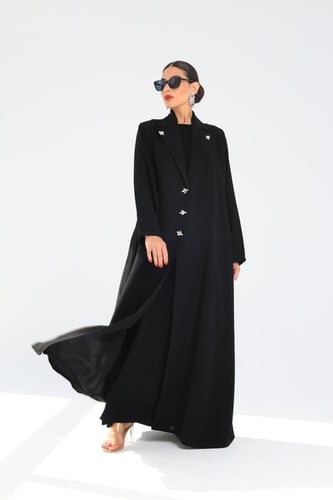 L147- عباية كريب أسود كرستالات