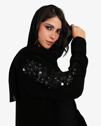 L017-عباية كريب تطريز