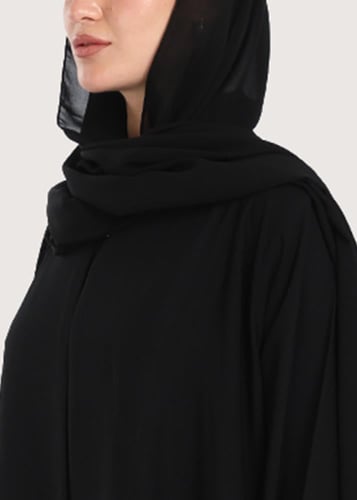 L234 - عباية كريب أسود